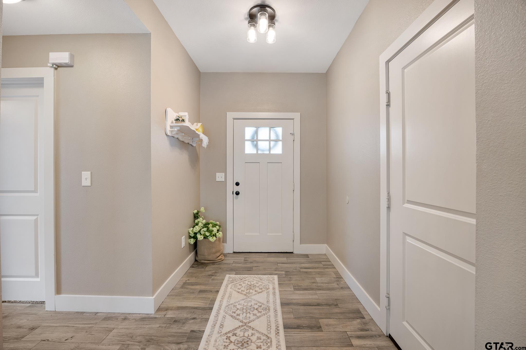16030 Crossing Circle Lindale, TX 75771 - Photo 3 of 31