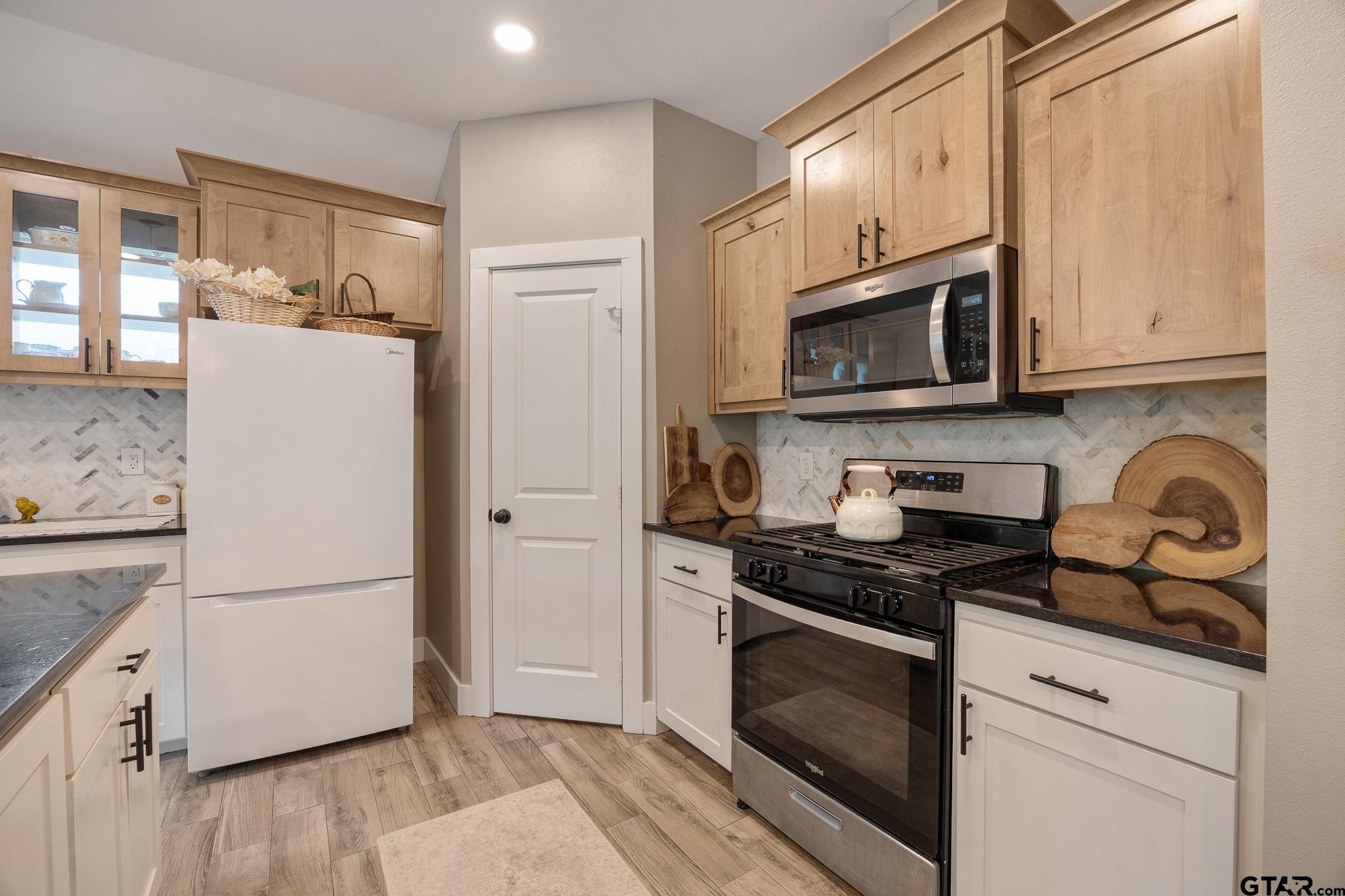 16030 Crossing Circle Lindale, TX 75771 - Photo 8 of 31