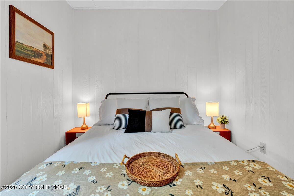 58 Sheffick Road, Unit E743 Gouldsboro, PA 18424 - Photo 15 of 44 a bedroom with a bed and a lamp