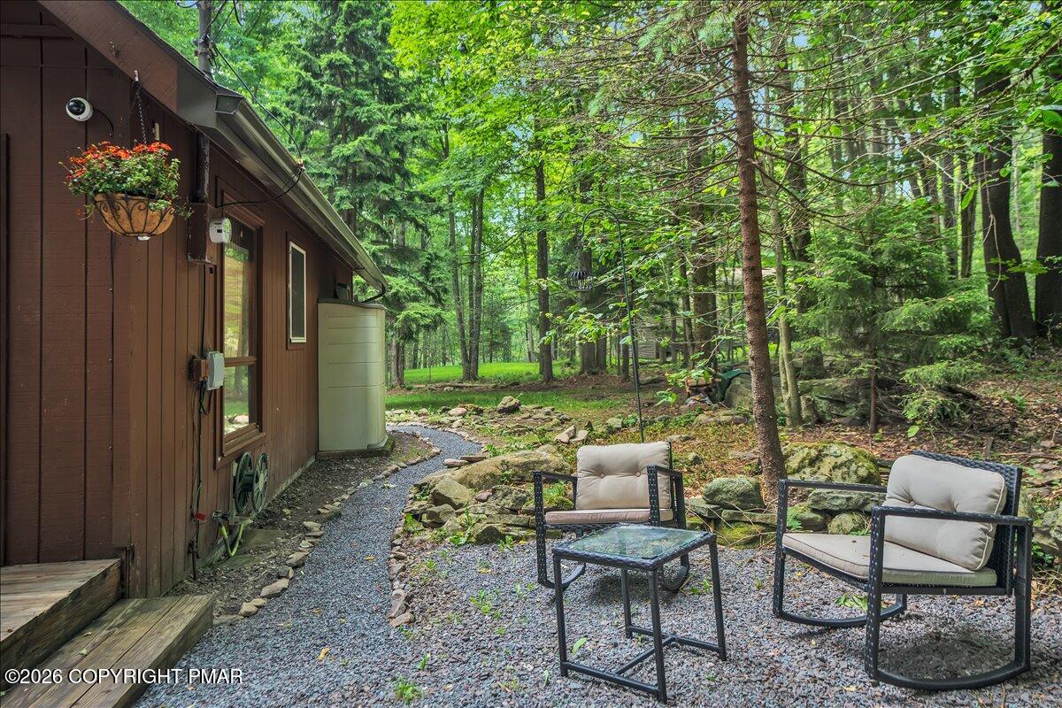 58 Sheffick Road, Unit E743 Gouldsboro, PA 18424 - Photo 34 of 44 a backyard of a house with table and chairs