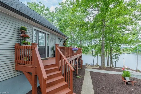 $799,900 | 10461 Linwood-Southmont Road, Lexington, NC 27292