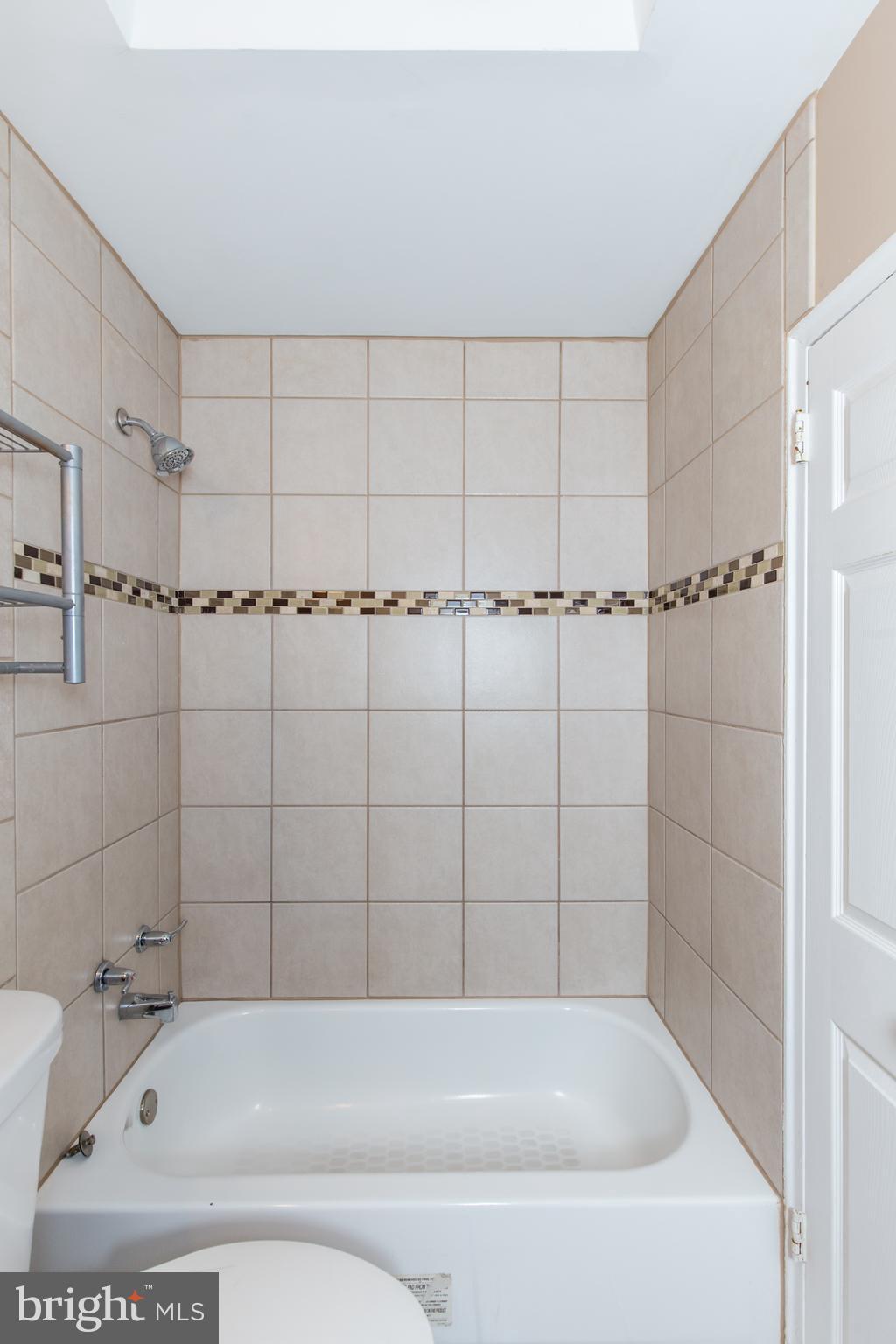 2757 East Country Club Road, Unit 2 Philadelphia, PA 19131 - Photo 12 of 24 a bathroom with a bathtub