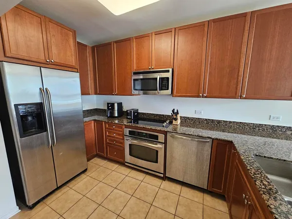 $2,750 | 807 Davis Street, Unit 902, Evanston, IL 60201