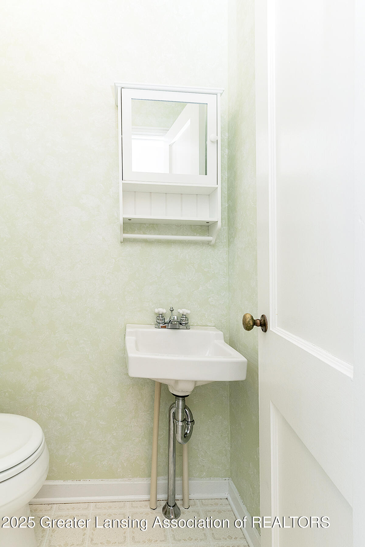 417 Kensington Road East Lansing, MI 48823 - Photo 13 of 31 Half Bathroom