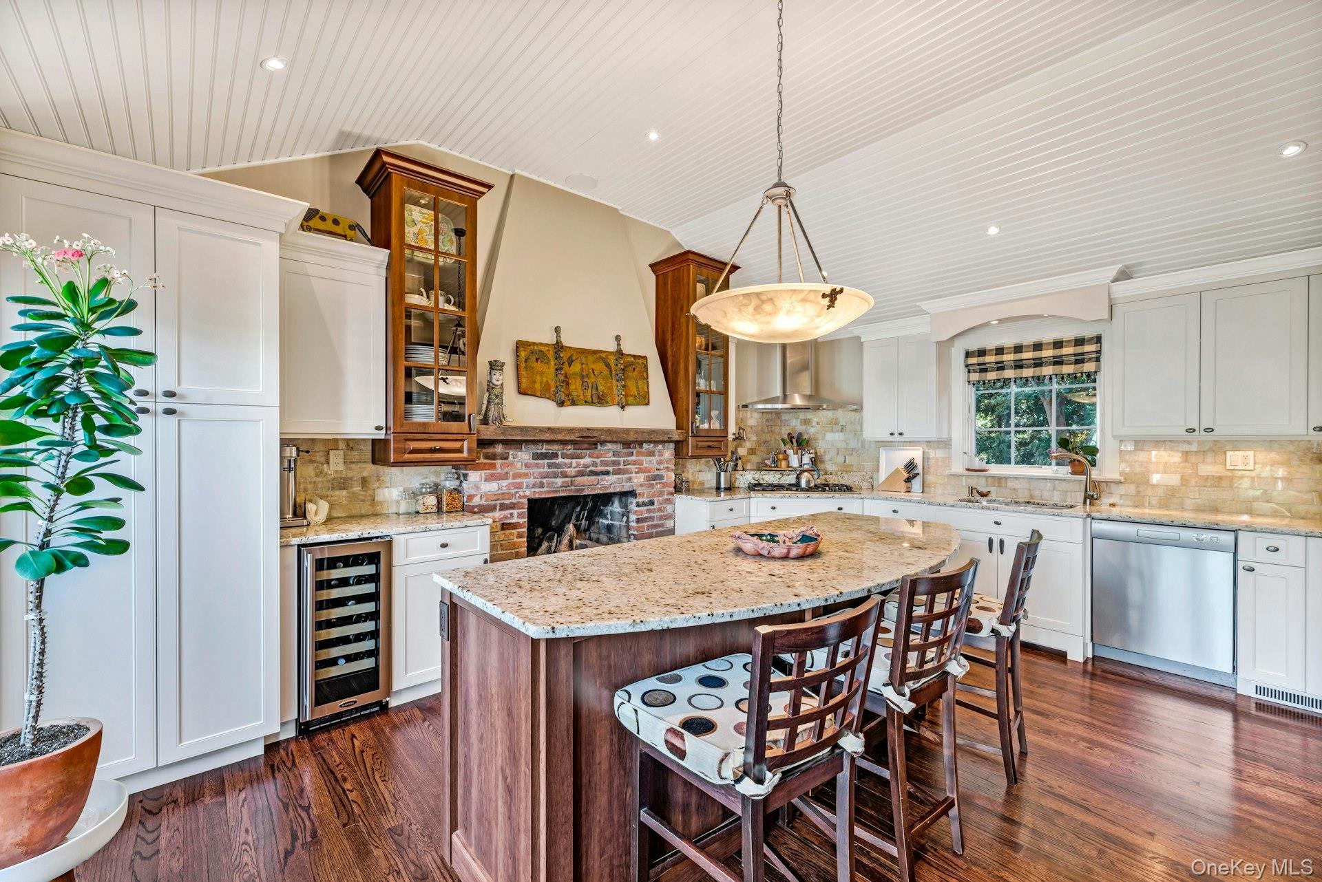 15405 Main Road Mattituck, NY 11952 - Photo 5 of 27