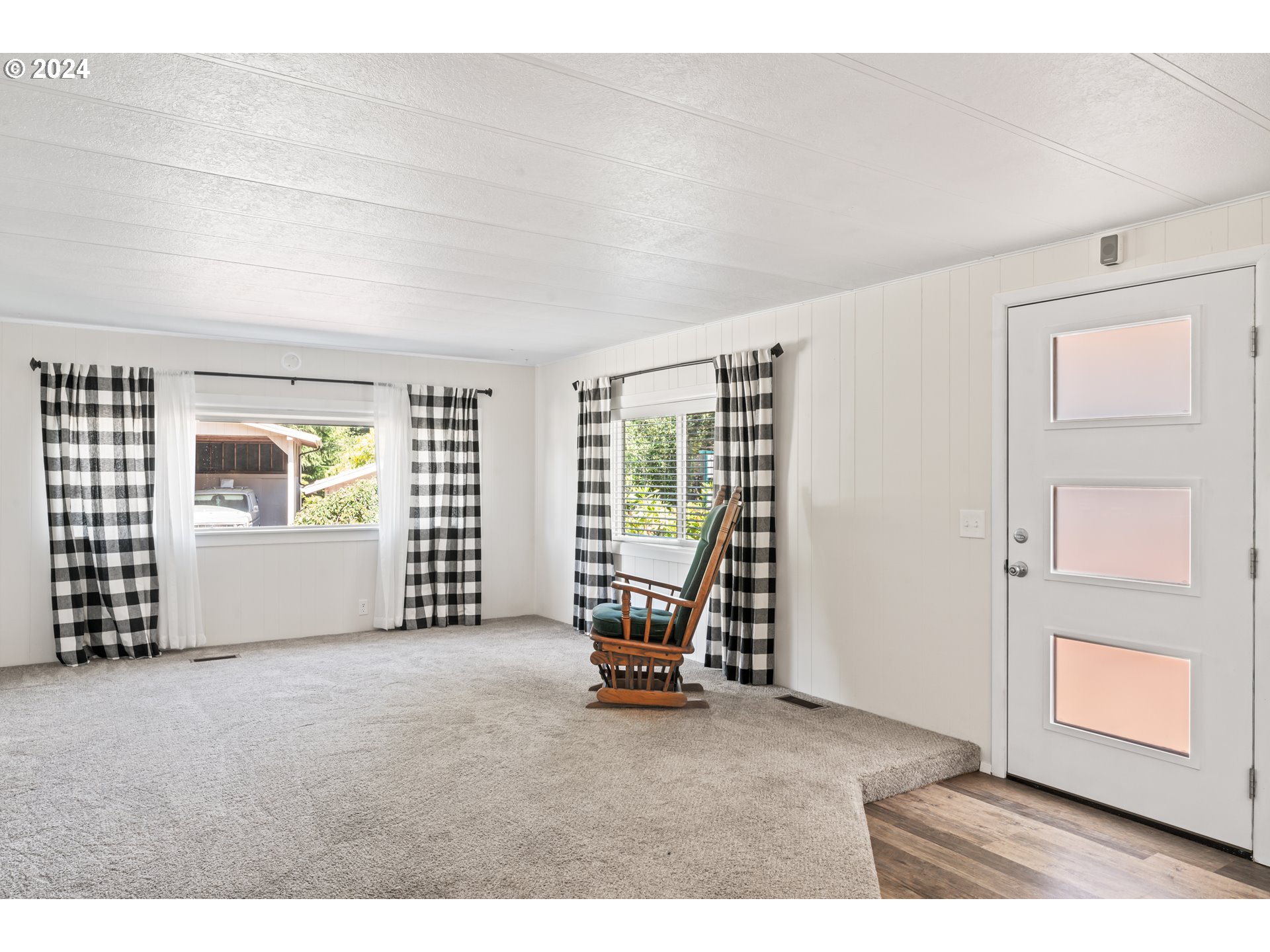 1600 Rhododendron Drive, Unit 291 Florence, OR 97439 - Photo 8 of 28 Living Room