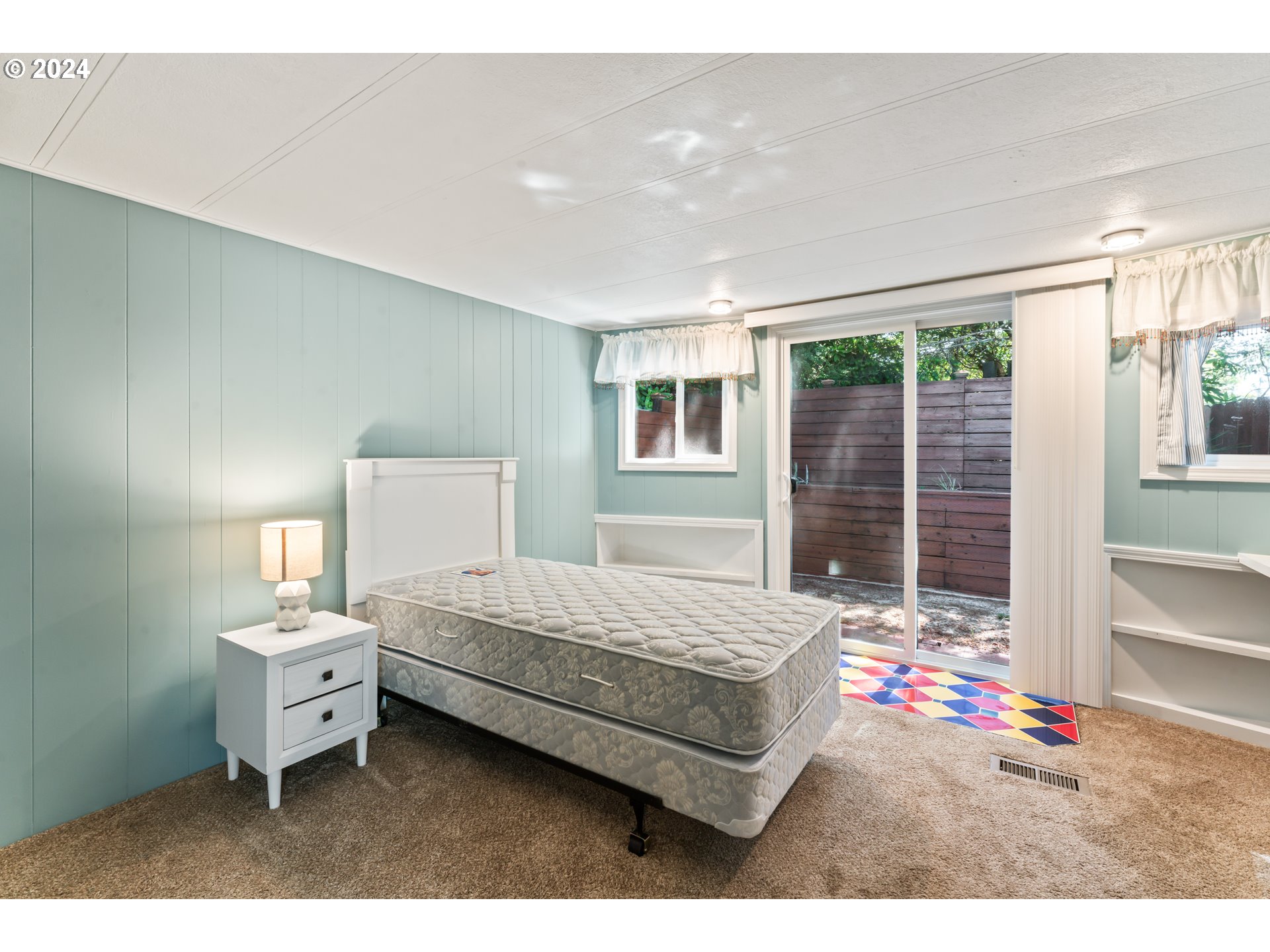 1600 Rhododendron Drive, Unit 291 Florence, OR 97439 - Photo 10 of 28 Primary Bedroom