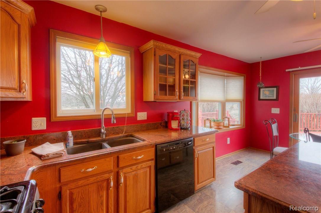 462 West Barron Road Howell, MI 48855 - Photo 7 of 65 Kitchen.jpg
