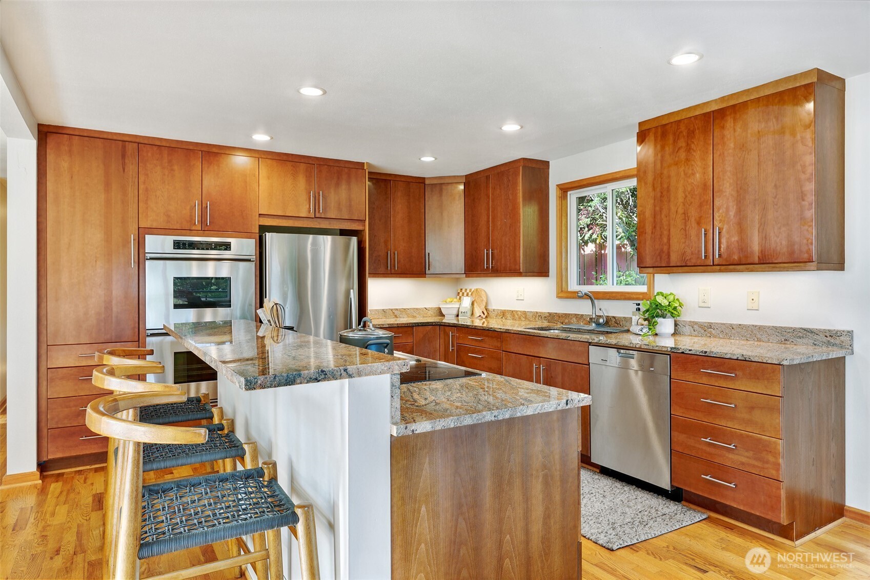 3927 Southwest Frontenac Street Seattle, WA 98136 - Photo 8 of 39