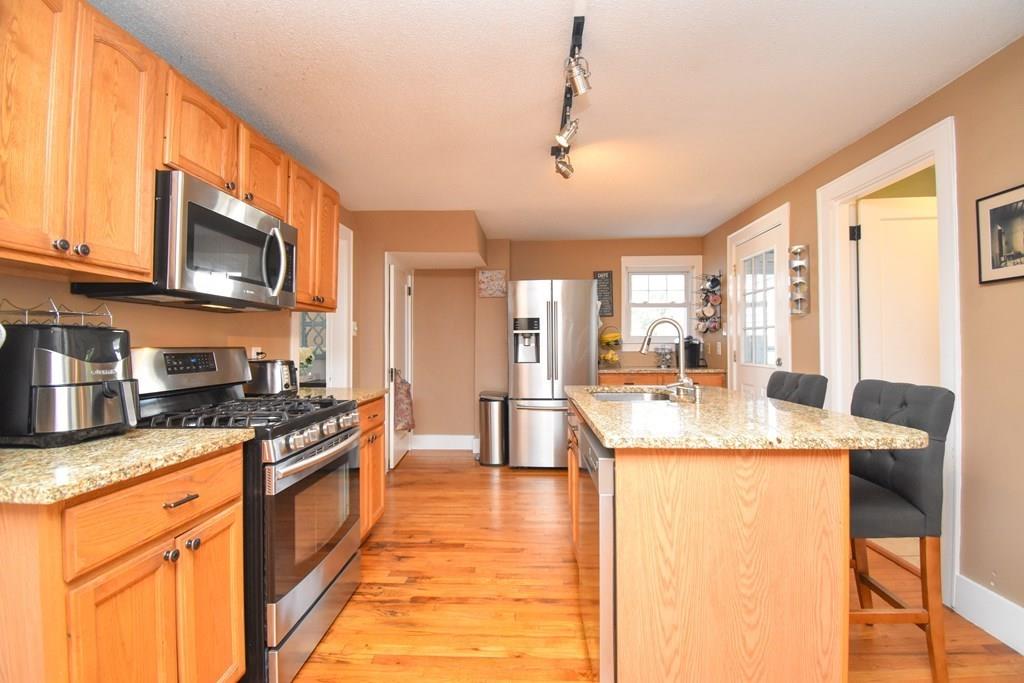 271 Gifford Street Springfield, MA 01118 - Photo 11 of 37 Gallery Image 11