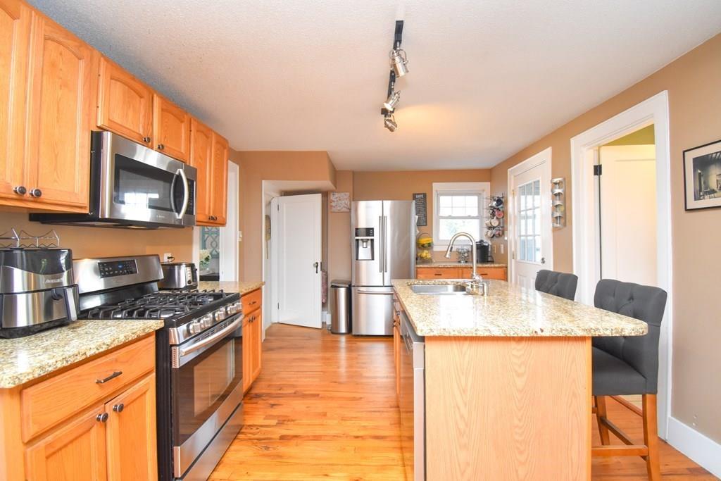271 Gifford Street Springfield, MA 01118 - Photo 8 of 37 Gallery Image 8