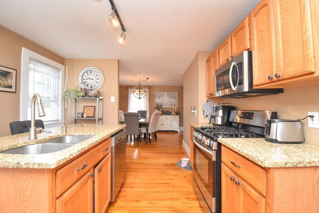 271 Gifford Street Springfield, MA 01118 - Photo 9 of 37 Gallery Image 9