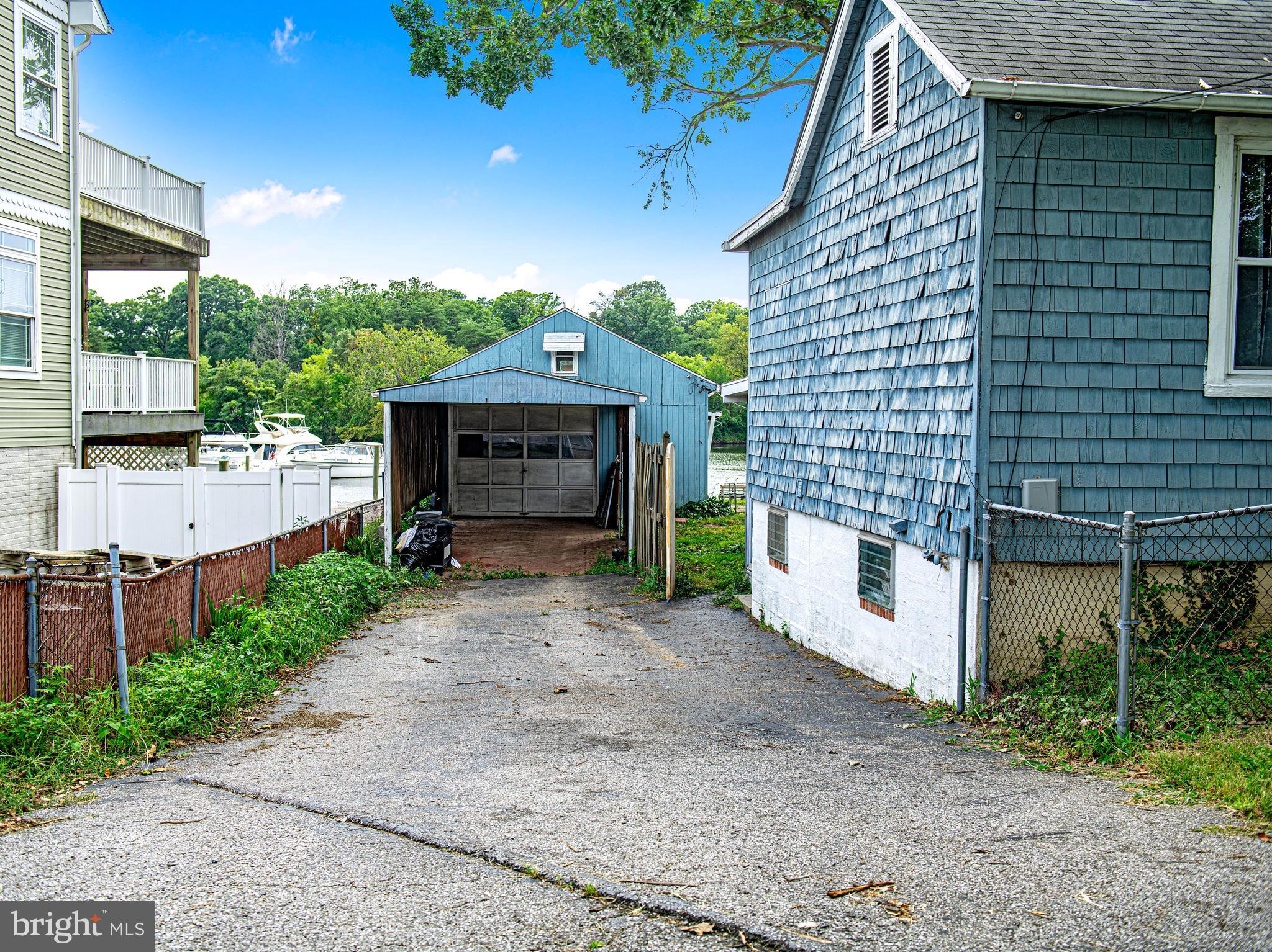 807 Wise Avenue Dundalk, MD 21222 - Photo 23 of 42 Covered car port