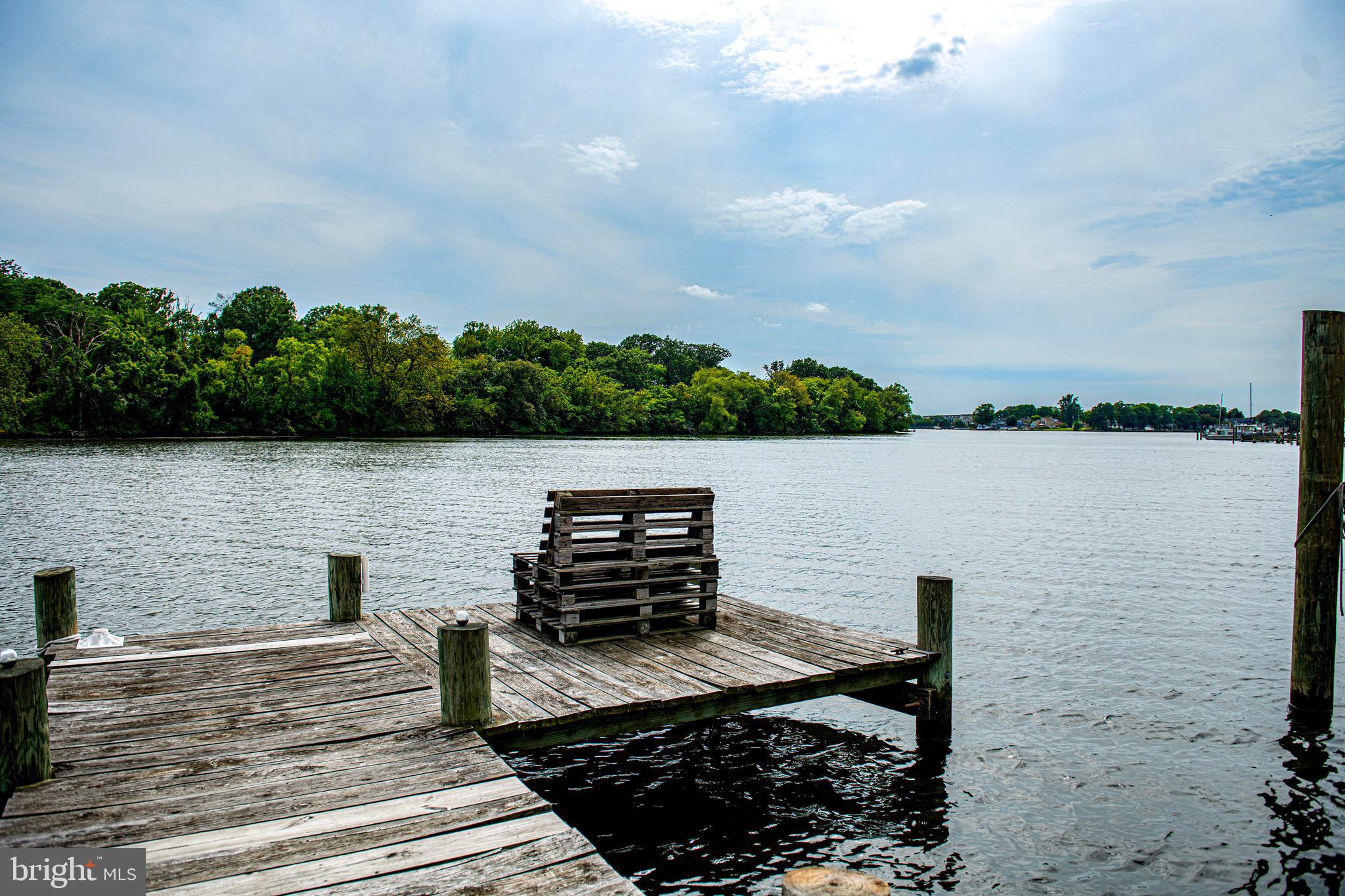 807 Wise Avenue Dundalk, MD 21222 - Photo 27 of 42 Close up of deck