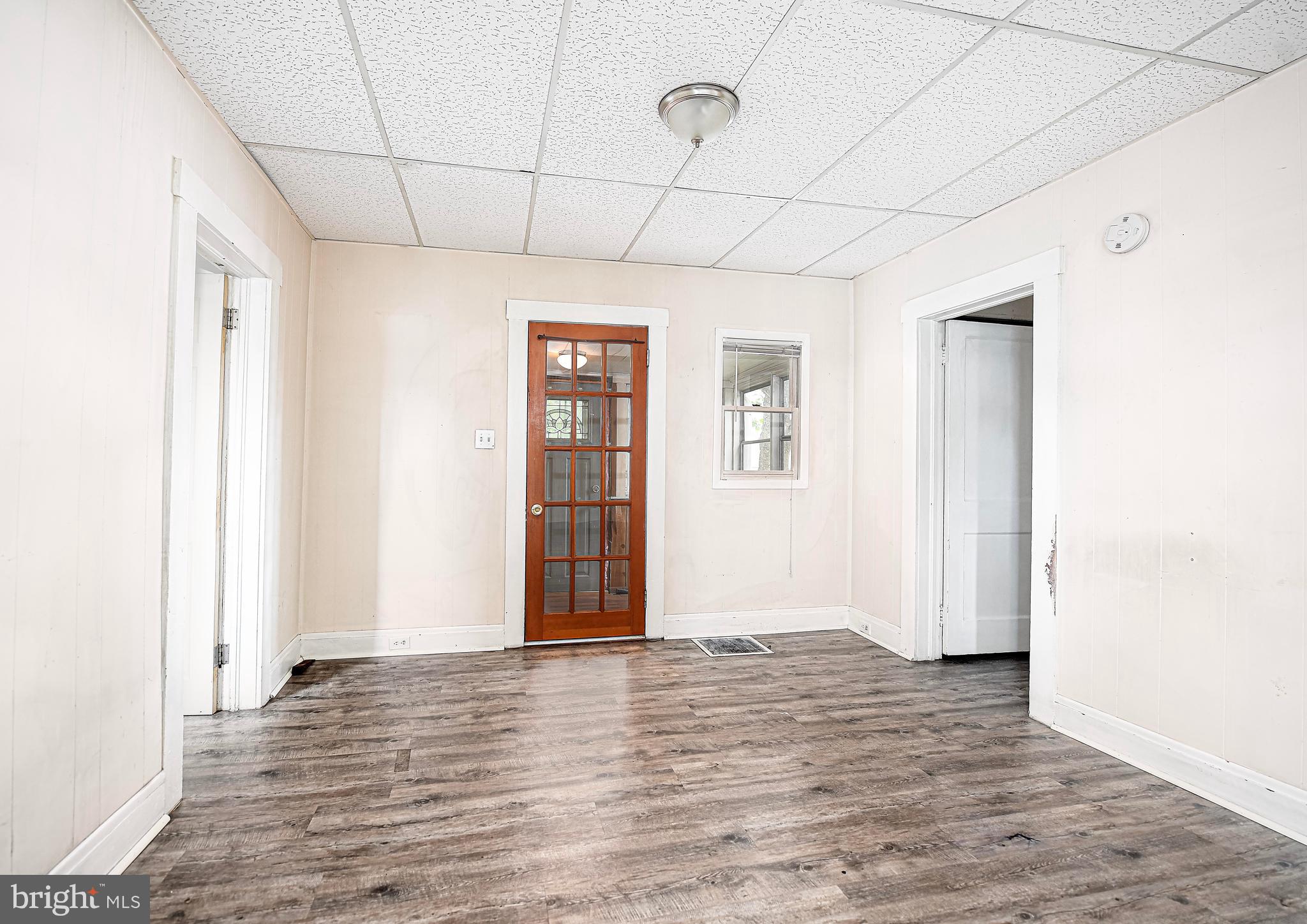 807 Wise Avenue Dundalk, MD 21222 - Photo 4 of 42 View of living room