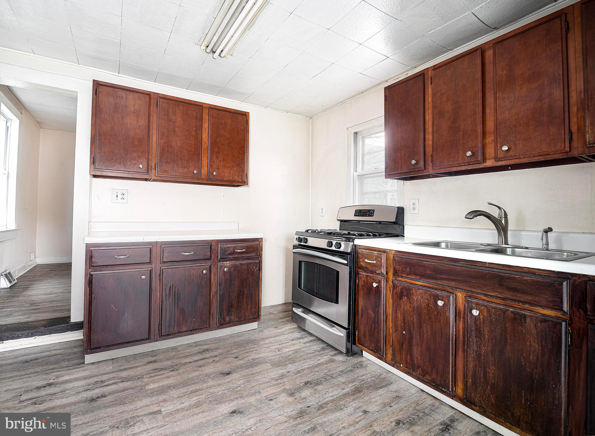 807 Wise Avenue Dundalk, MD 21222 - Photo 5 of 42 Extra cabinet space