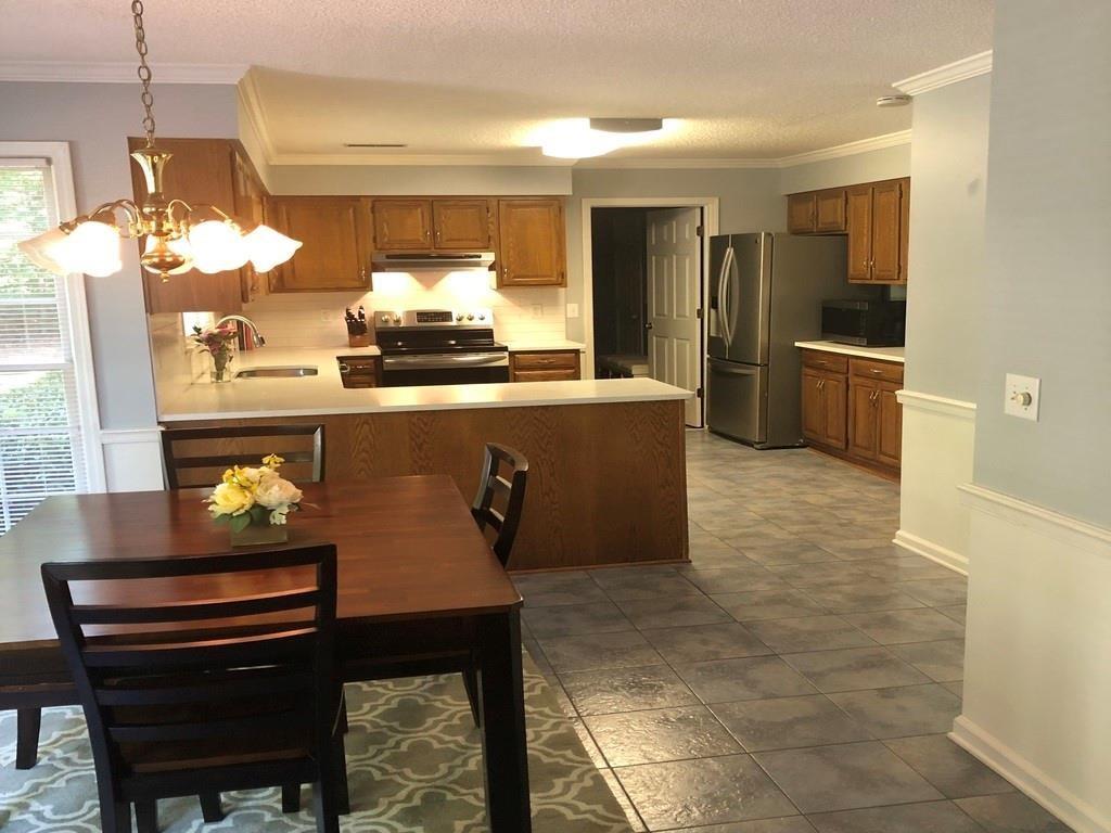 490 Sherman Oaks Way Alpharetta, GA 30004 - Photo 4 of 21 a kitchen with granite countertop a refrigerator and a stove