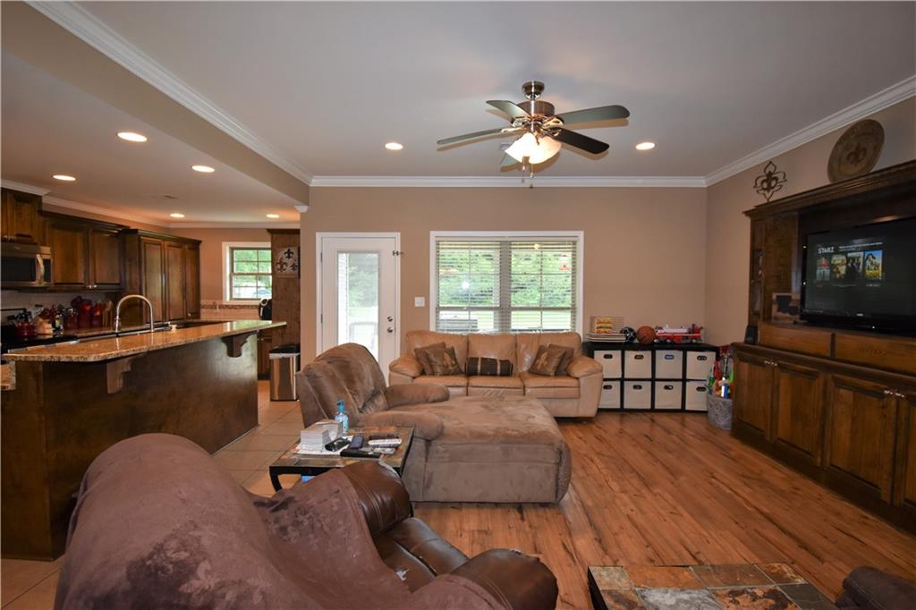 230 Taylor Road Dry Prong, LA 71423 - Photo 7 of 38 Gallery Image 7