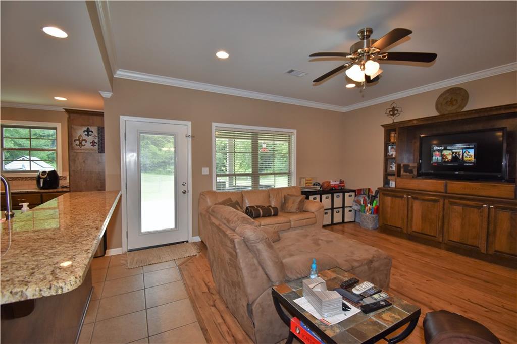 230 Taylor Road Dry Prong, LA 71423 - Photo 10 of 38 Gallery Image 10