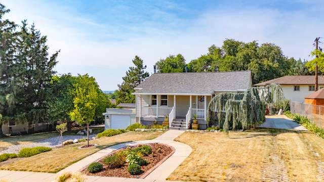 355 Aspen Way Centerville, UT 84014 - Photo 4 of 46