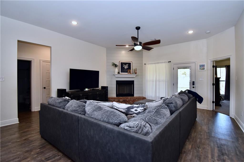 196 Airbase Road Pollock, LA 71467 - Photo 7 of 58 Gallery Image 7