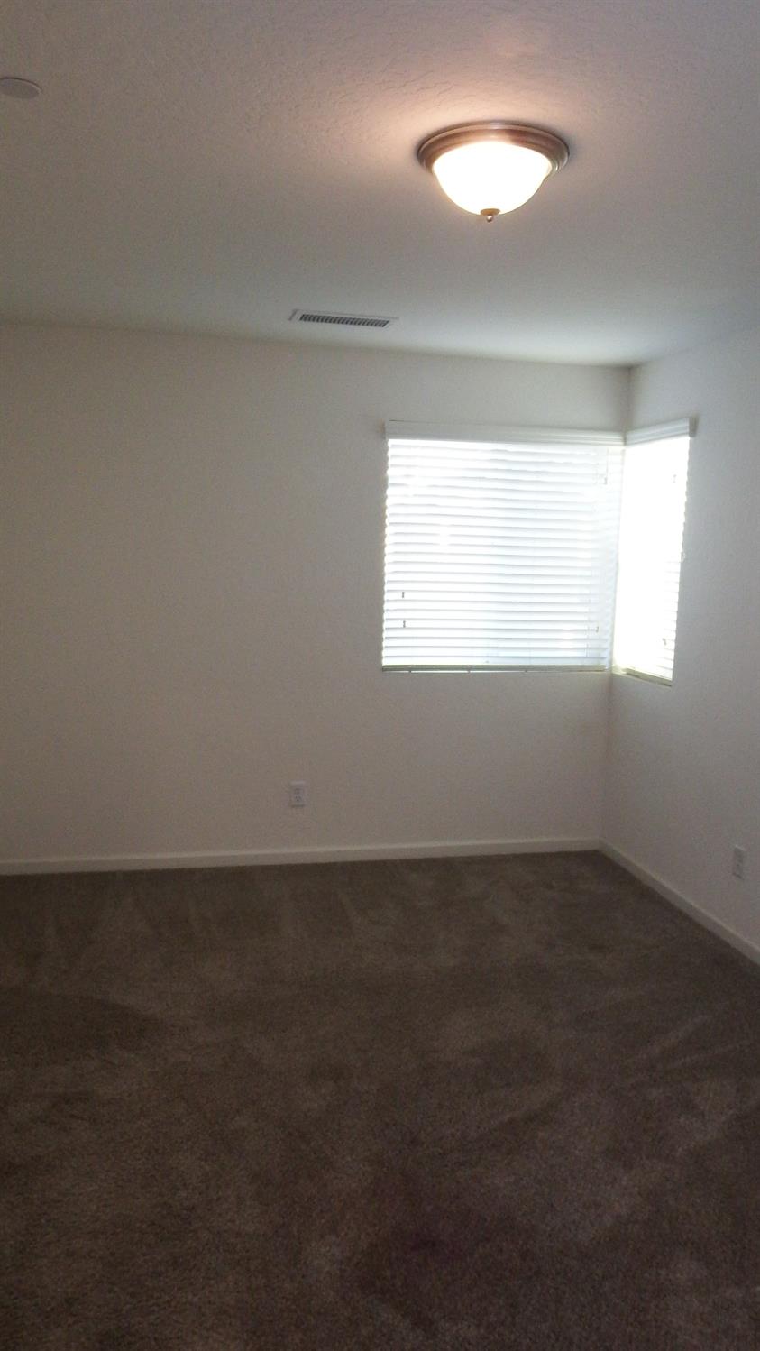 2008 North Walling Lane Clovis, CA 93619 - Photo 8 of 12 an empty room with a window