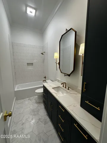 $750,000 | 100 Travellers Palm Way, Youngsville, LA 70592