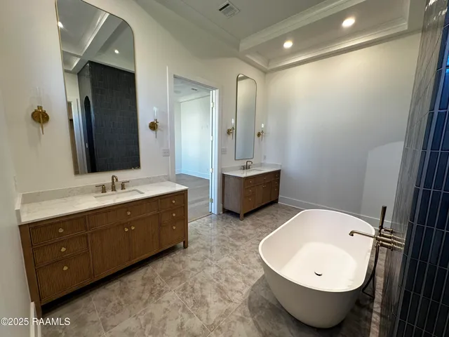 $750,000 | 100 Travellers Palm Way, Youngsville, LA 70592