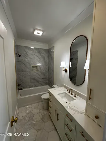 $750,000 | 100 Travellers Palm Way, Youngsville, LA 70592