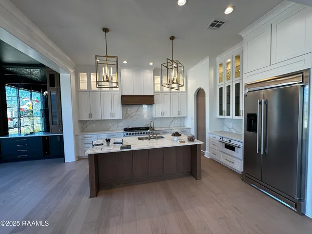 $750,000 | 100 Travellers Palm Way, Youngsville, LA 70592