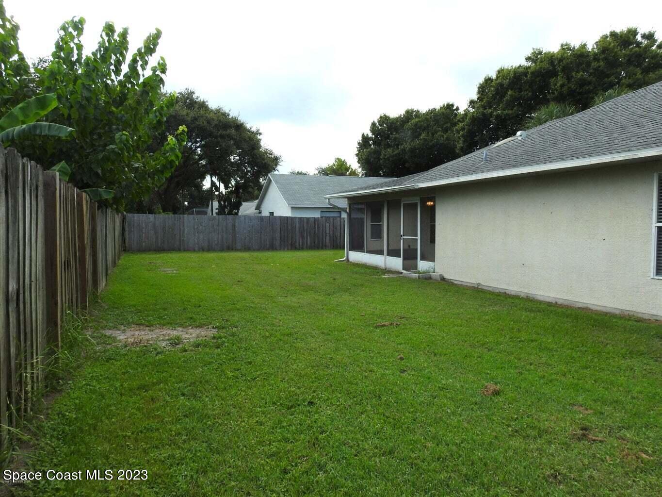 3368 Lakeview Circle Melbourne, FL 32934 - Photo 13 of 16 a backyard of a house with lots of green space