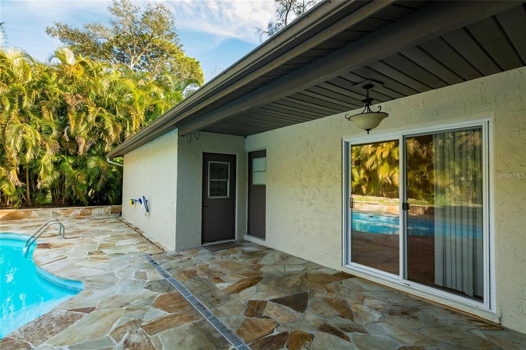 1647 Hobbit Road Dunedin, FL 34698 - Photo 12 of 36