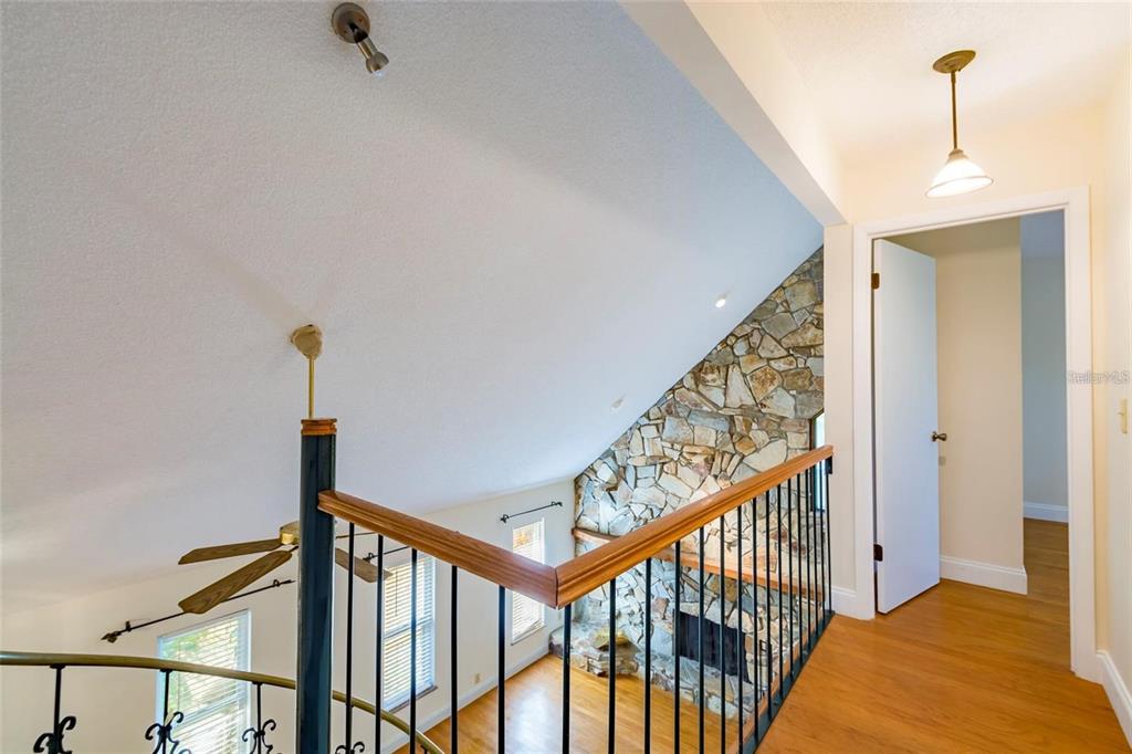 1647 Hobbit Road Dunedin, FL 34698 - Photo 16 of 36