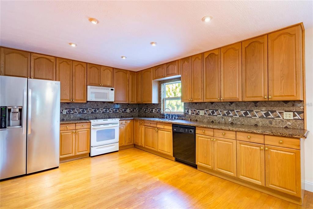 1647 Hobbit Road Dunedin, FL 34698 - Photo 24 of 36