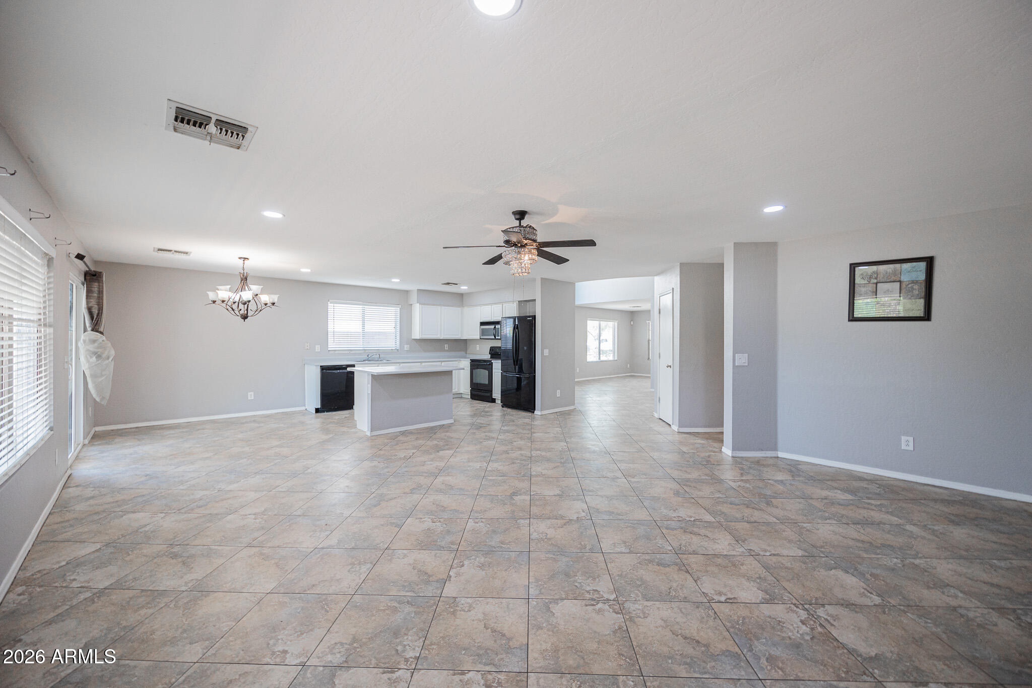 2913 West Fremont Rd. Phoenix, AZ 85041 - Photo 8 of 39