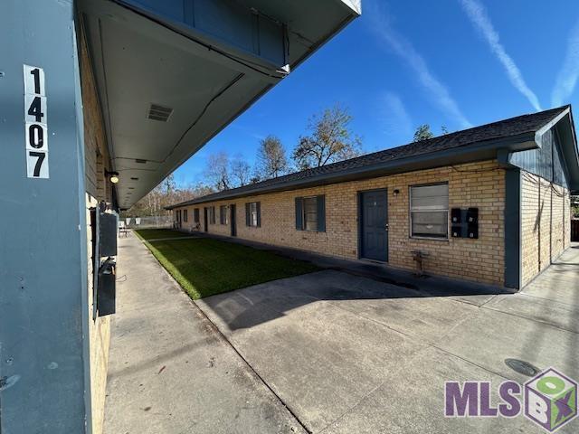 1407 Memory Lane Houma, LA 70363 - Photo 3 of 11 Right Side