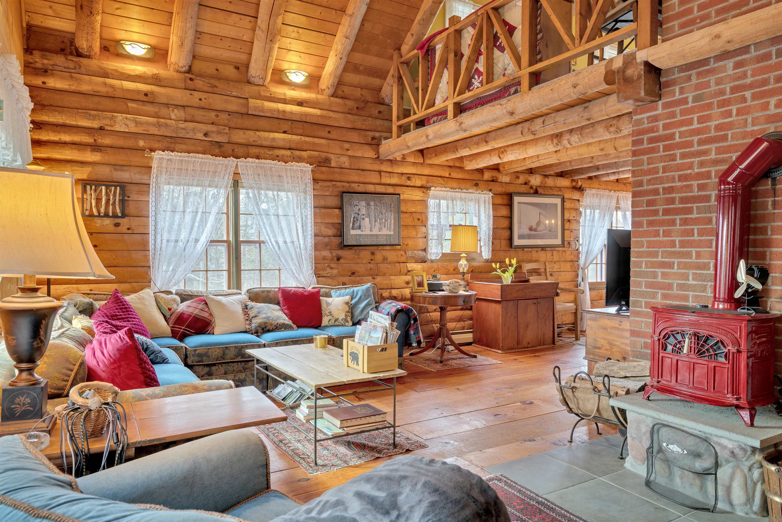 211 Wood Road Hartford, VT 05059 - Photo 8 of 56