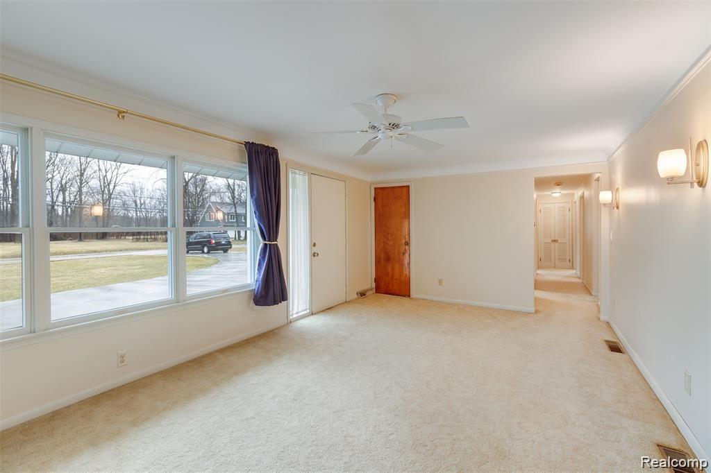22104 Gill Road Farmington Hills, MI 48335 - Photo 13 of 39