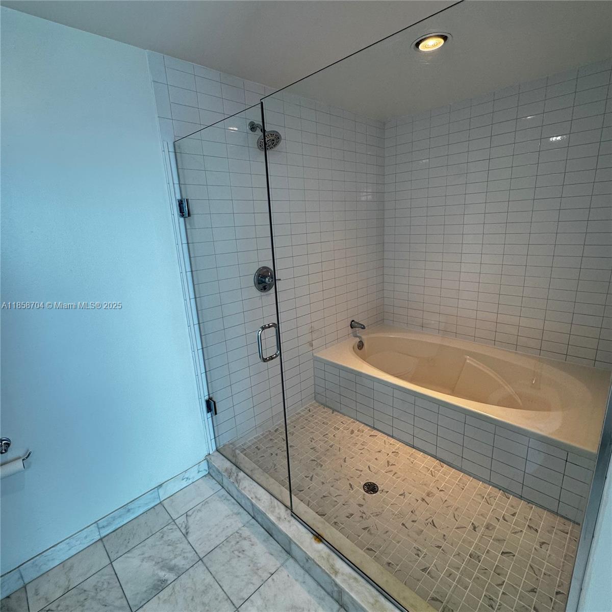 888 Biscayne Boulevard, Unit 2012 Miami, FL 33132 - Photo 13 of 23