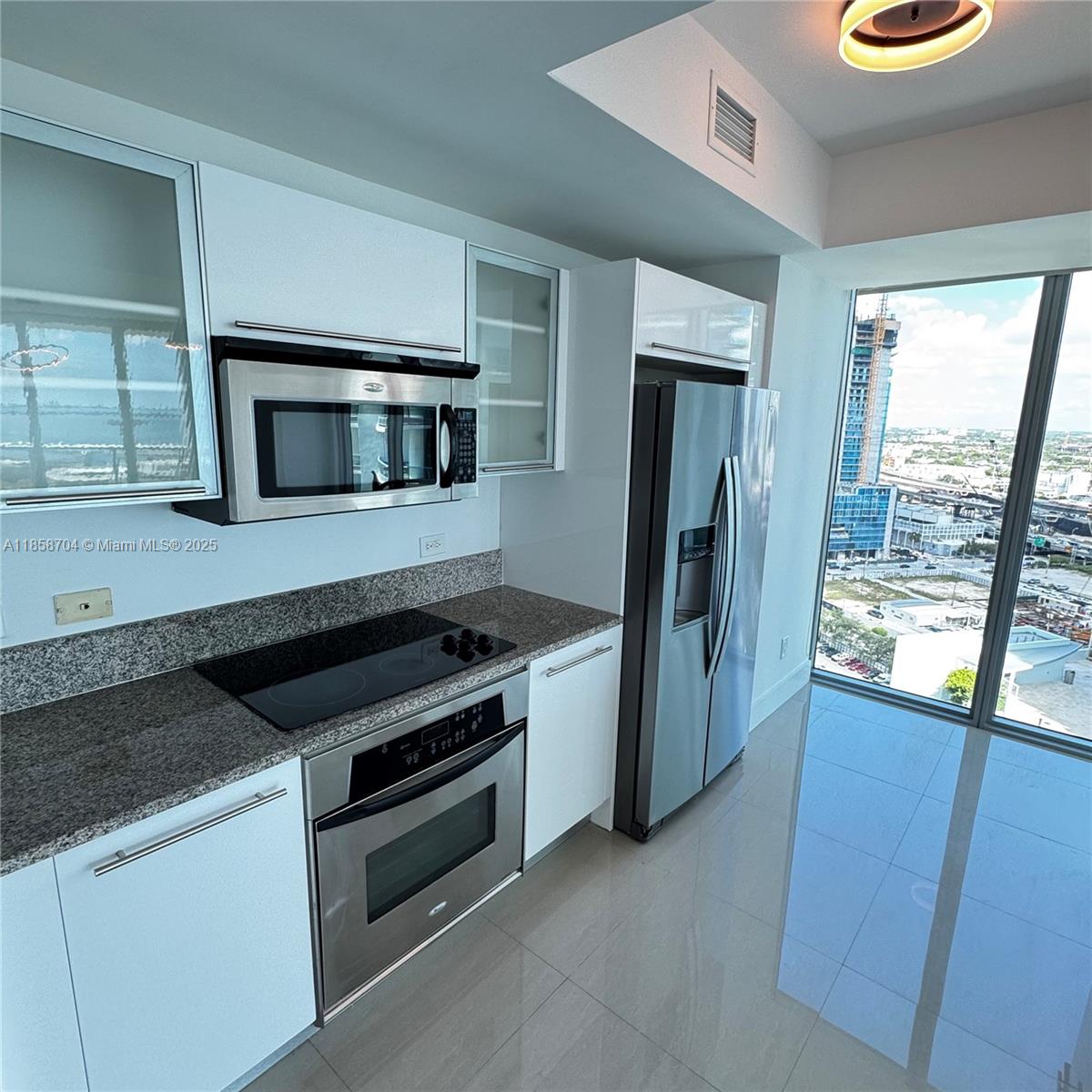 888 Biscayne Boulevard, Unit 2012 Miami, FL 33132 - Photo 6 of 23