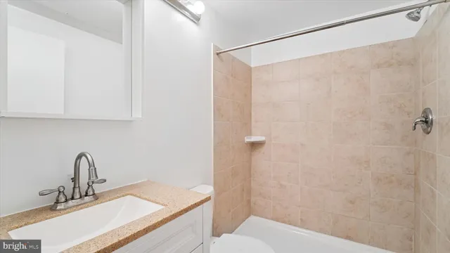 $379,900 | 246 North 3rd Street, Unit 4CD, Philadelphia, PA 19106