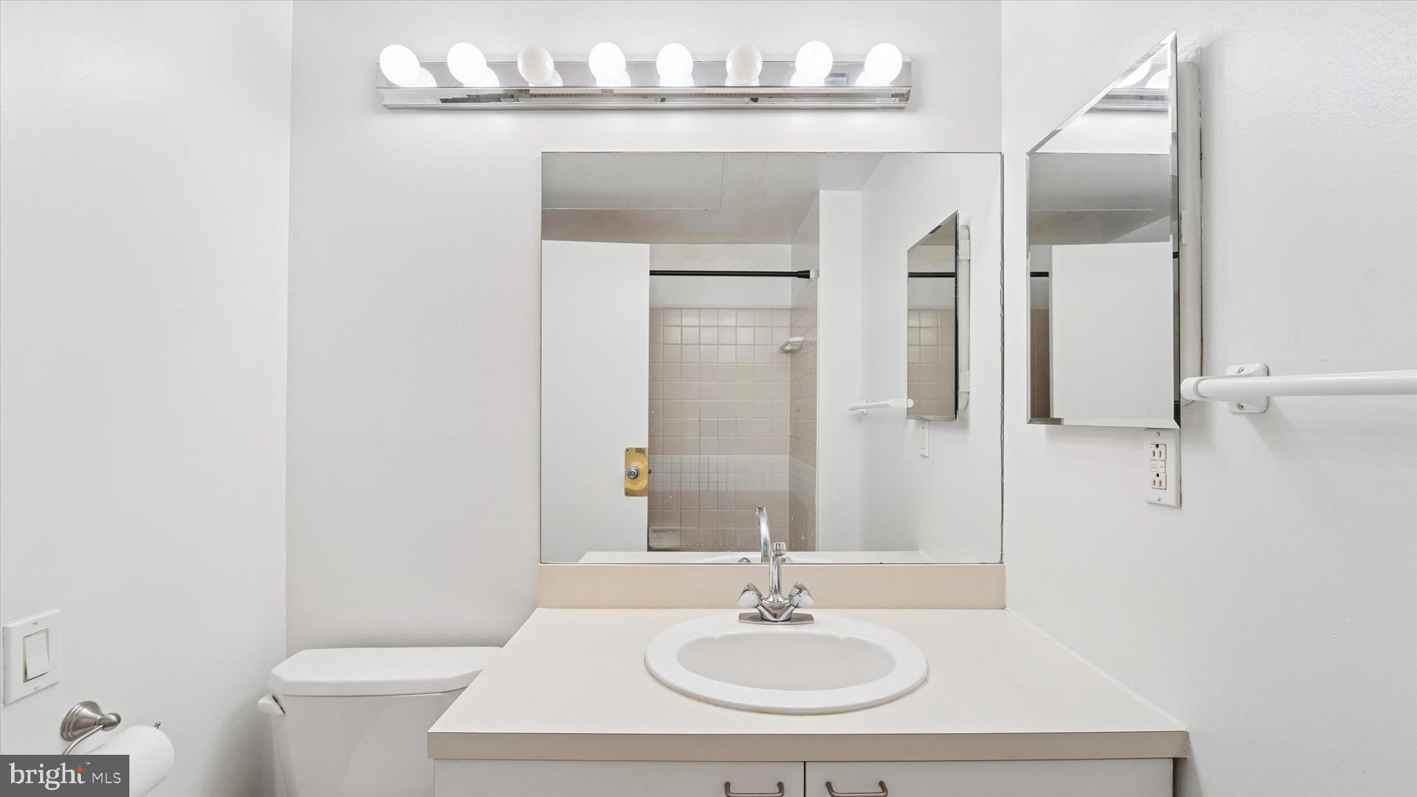 246 North 3rd Street, Unit 4CD Philadelphia, PA 19106 - Photo 21 of 27