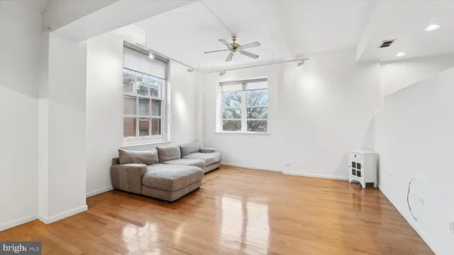 $379,900 | 246 North 3rd Street, Unit 4CD, Philadelphia, PA 19106