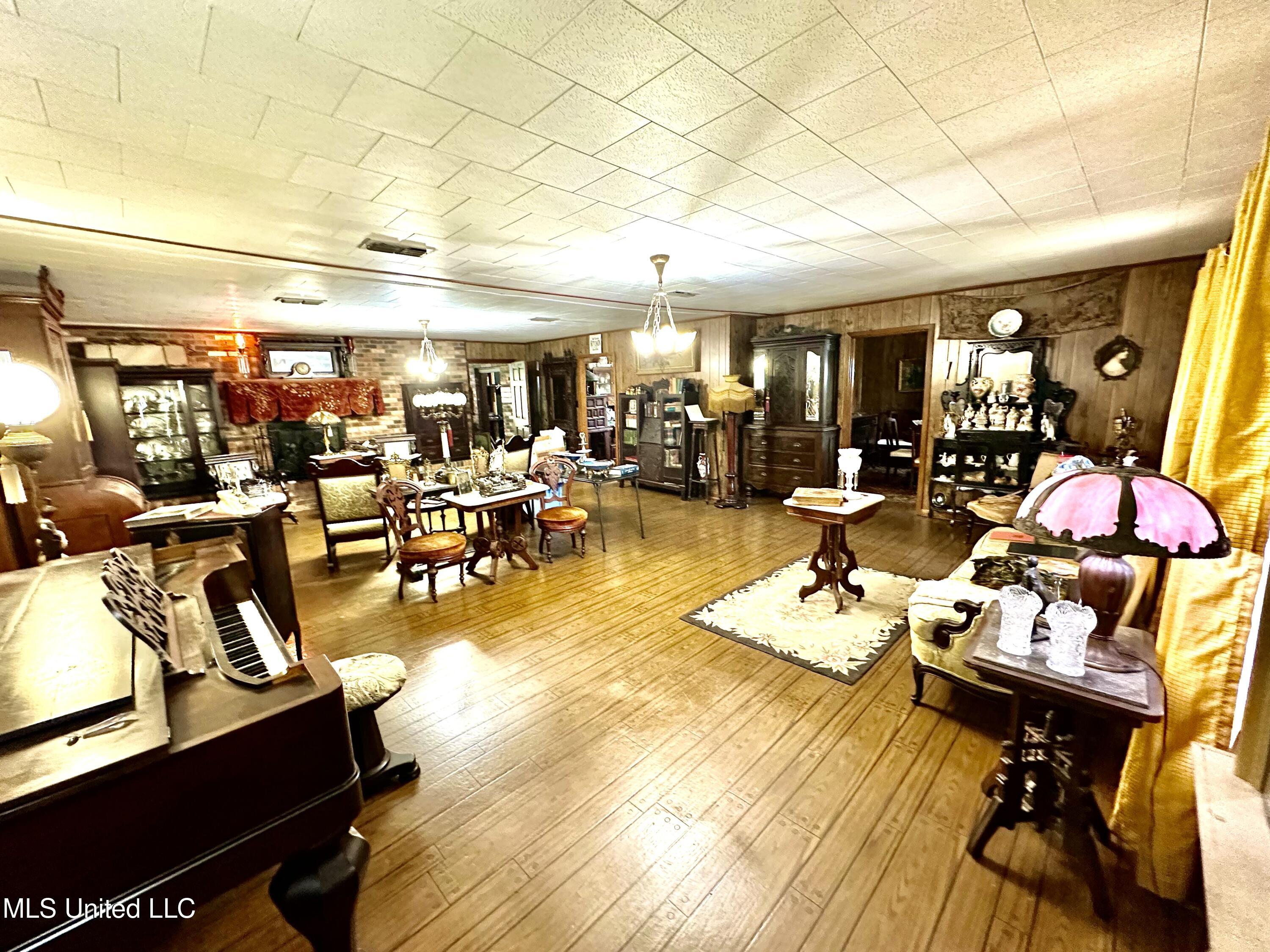 621 Felder Lane Northeast Brookhaven, MS 39601 - Photo 2 of 22 IMG_5483