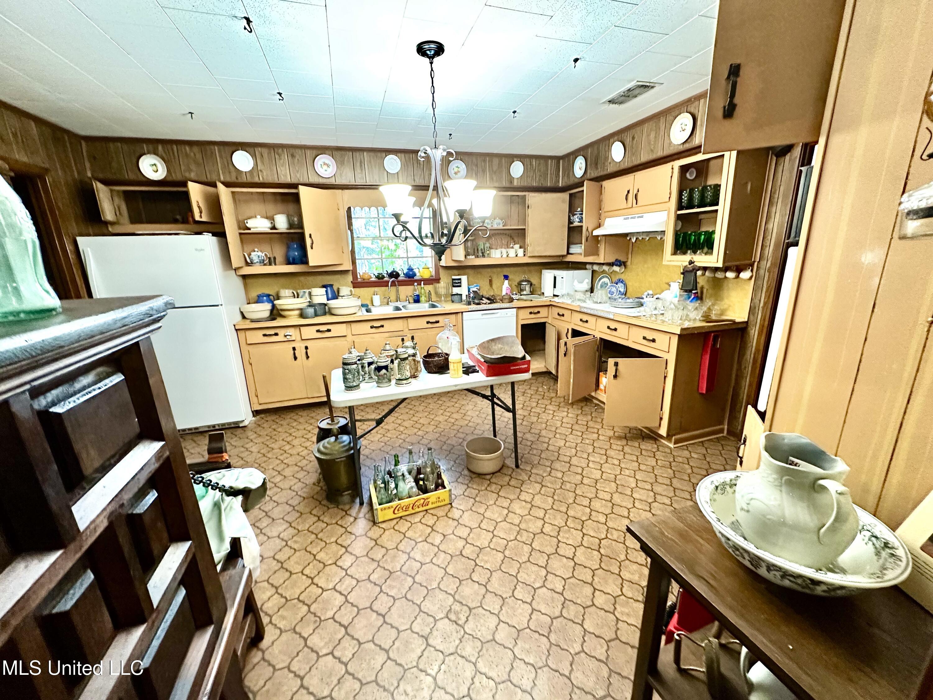 621 Felder Lane Northeast Brookhaven, MS 39601 - Photo 6 of 22 IMG_5463