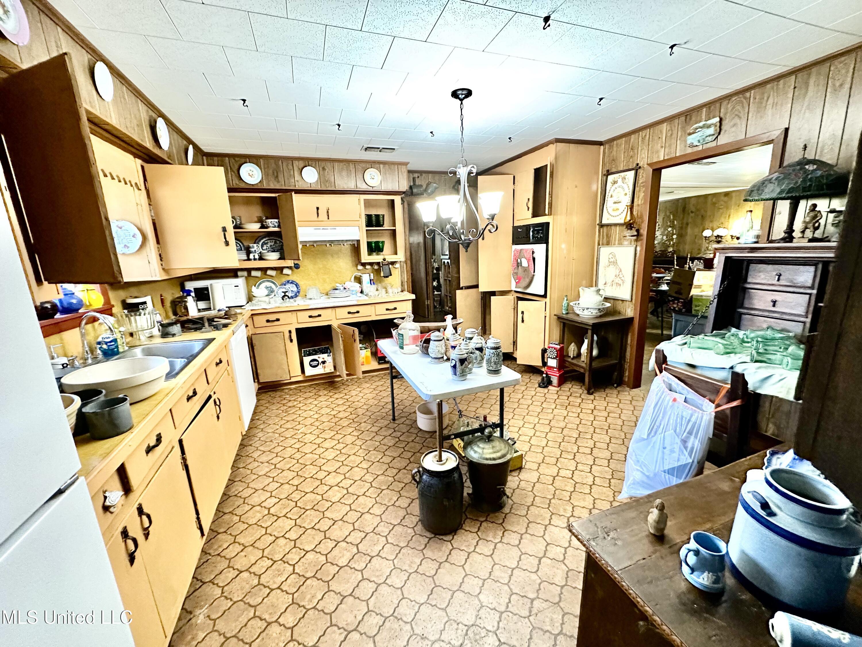 621 Felder Lane Northeast Brookhaven, MS 39601 - Photo 7 of 22 IMG_5468