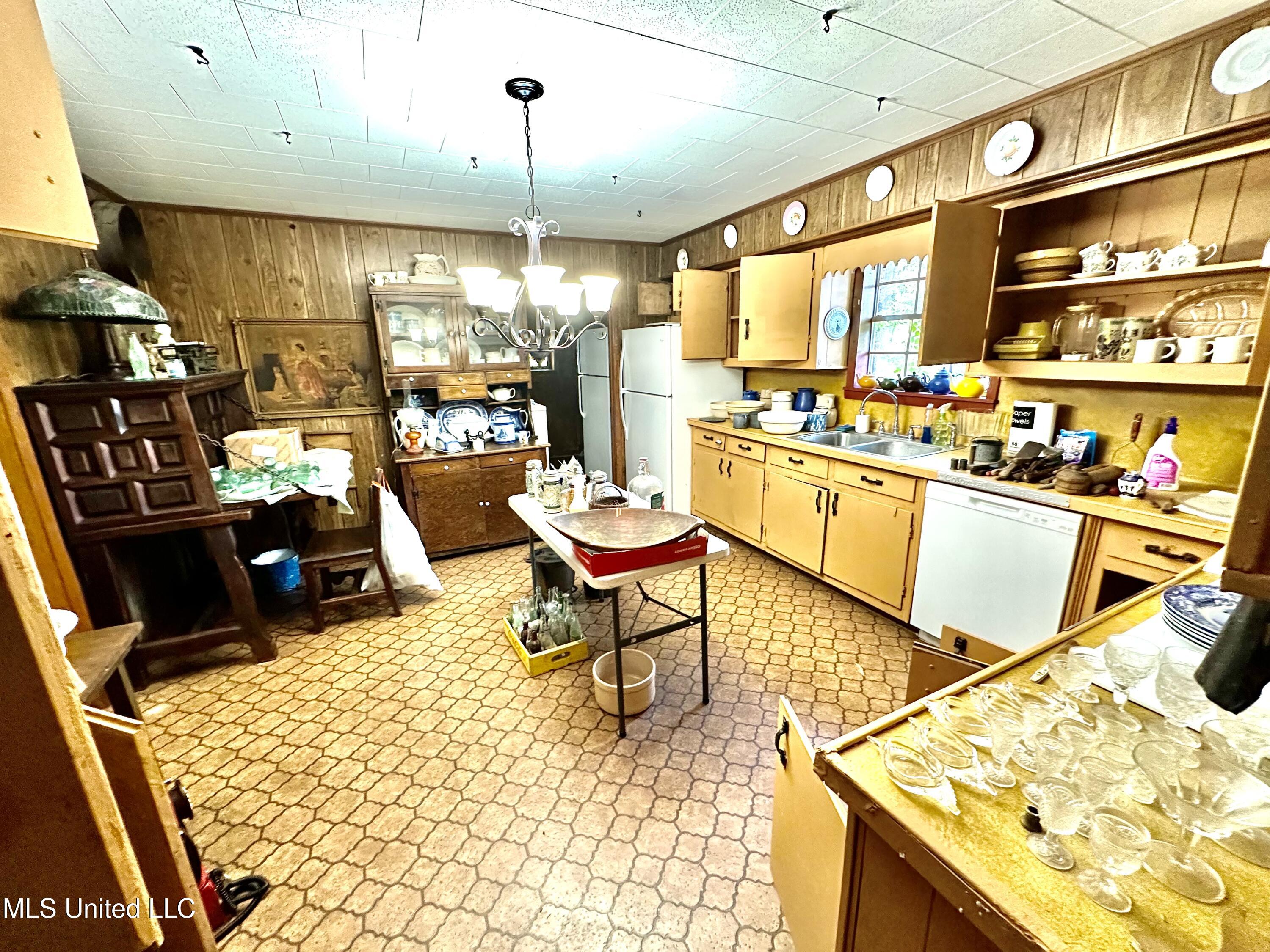 621 Felder Lane Northeast Brookhaven, MS 39601 - Photo 8 of 22 IMG_5465