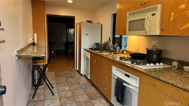 $1,674,200 | 2117 Colby Avenue, West Los Angeles, CA 90025