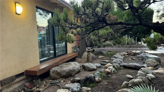 $1,674,200 | 2117 Colby Avenue, West Los Angeles, CA 90025