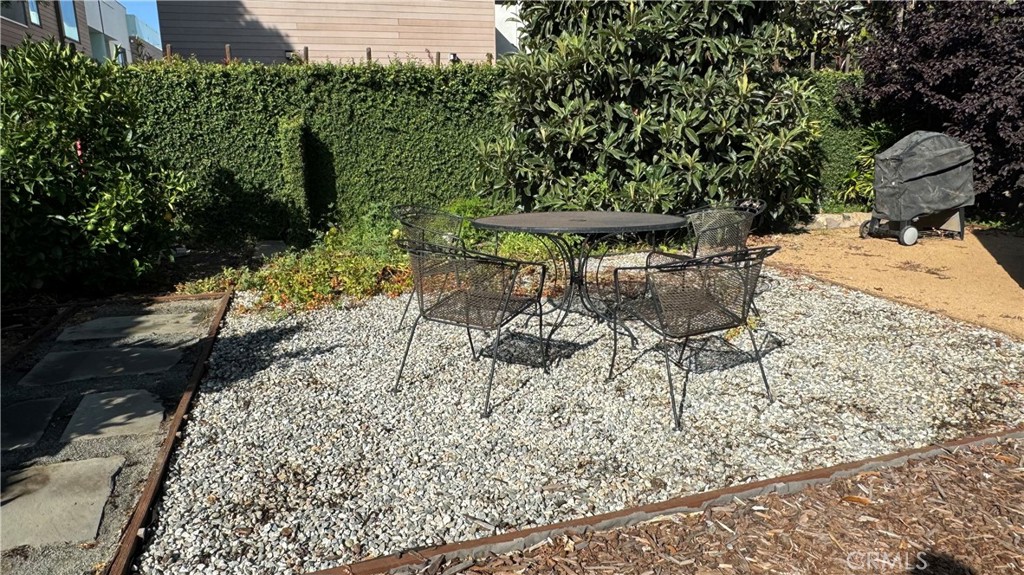 2117 Colby Avenue West Los Angeles, CA 90025 - Photo 35 of 43 a view of outdoor space yard and patio
